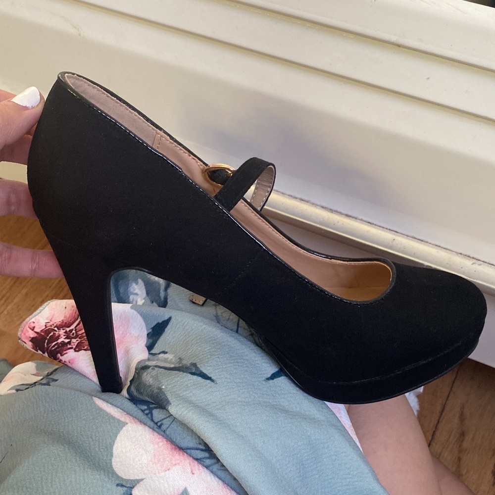 Metaphor size 6.5 heels